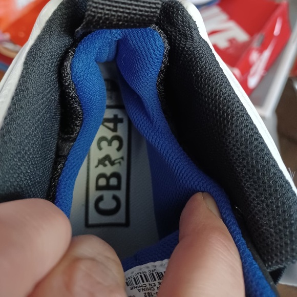 Nike Air Max Barks Sneakers - Picture 8 of 9